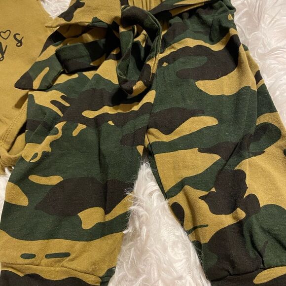 Daddy’s Girl Mommy’s World Camo 6M Outfit - Picture 3 of 5